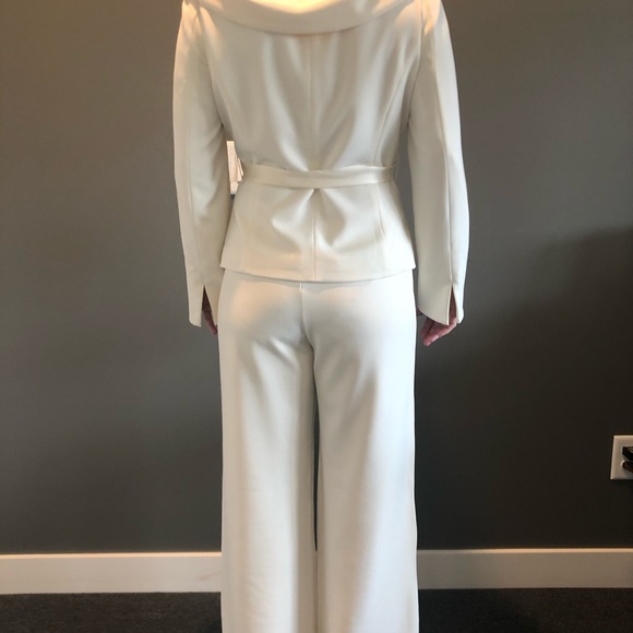 Off white suit - Picture 1 of 6